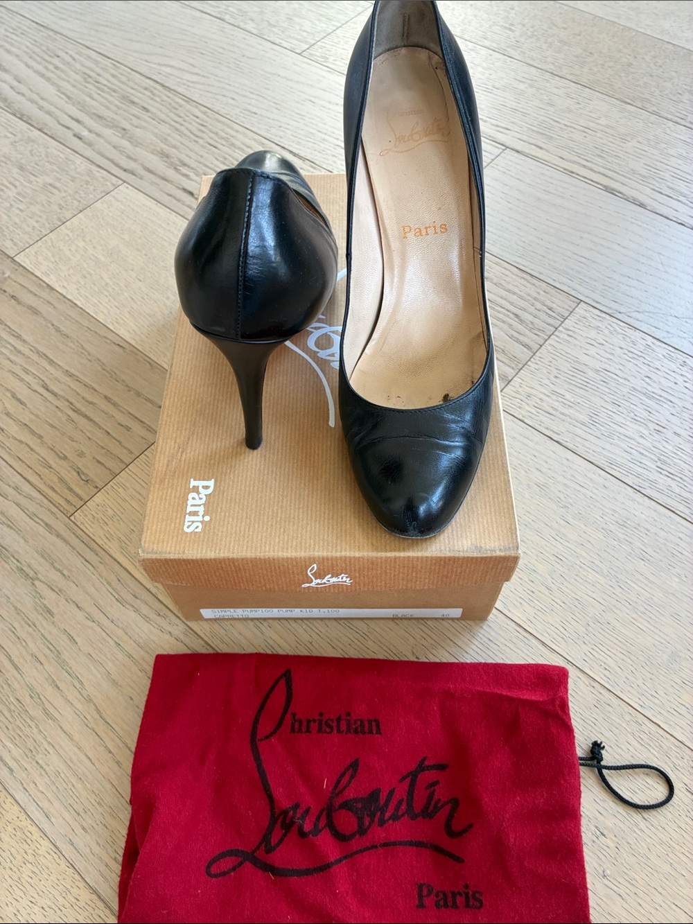 Christian Louboutin Black Leather Round-Toe Stiletto Pumps EU sz40 - Picture 1 of 11